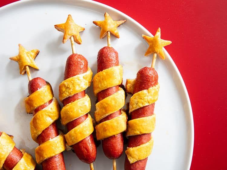 Ready to serve up an amazing #FourthofJuly feast, but still need one dish to really make things pop? We're bringing the fire(works) with some fun ideas—festive hotdogs, patriotic pizza, even a show-stopping cake made from a simple boxed mix! Spark some ideas HERE. 📸: Amanda