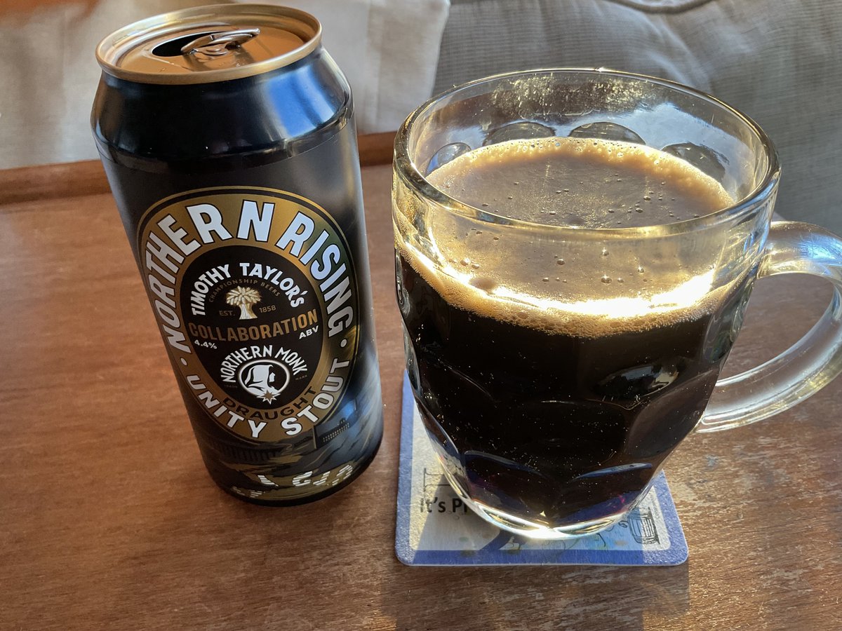 saucerbrain's tweet image. To be drunk back-of-the-fridge cold!⚠️

Loads of caramel and chocolate malts (they survive the low temperature), with an aftertaste (which you miss if it&apos;s not very chilled) that is creamy and slightly bitter - think milky iced coffee.

Great new summer beer which I got from M&amp;amp;S.