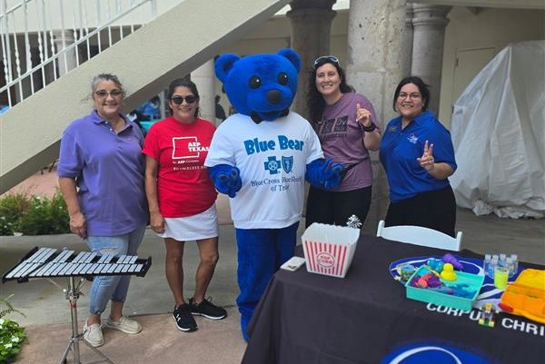 AEPTexas's tweet image. Employees of AEP Texas, who are also proud members of WiNUP-Corpus Christi, had an amazing time volunteering at the Sunny Adventures event for children at the Art Center in Corpus Christi! Full story: aeptexas.com/community/cari…

#WeAreAEPTexas #Community #WiNUPCorpusChristi