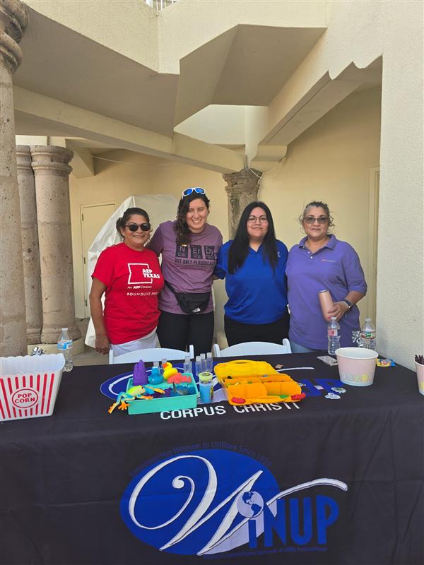 AEPTexas's tweet image. Employees of AEP Texas, who are also proud members of WiNUP-Corpus Christi, had an amazing time volunteering at the Sunny Adventures event for children at the Art Center in Corpus Christi! Full story: aeptexas.com/community/cari…

#WeAreAEPTexas #Community #WiNUPCorpusChristi