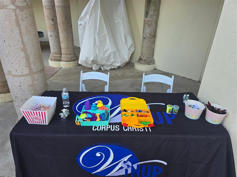 AEPTexas's tweet image. Employees of AEP Texas, who are also proud members of WiNUP-Corpus Christi, had an amazing time volunteering at the Sunny Adventures event for children at the Art Center in Corpus Christi! Full story: aeptexas.com/community/cari…

#WeAreAEPTexas #Community #WiNUPCorpusChristi