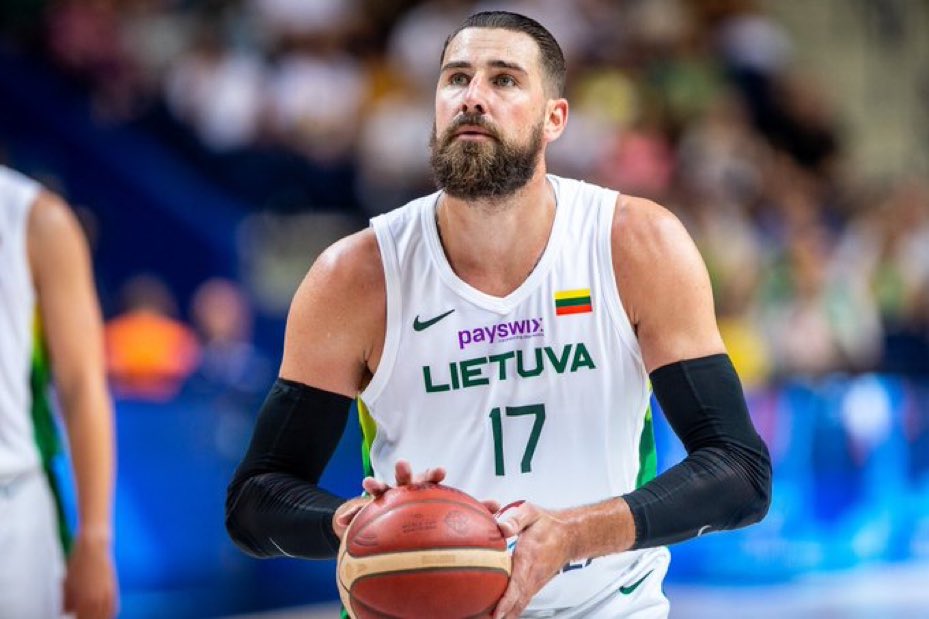 Totalbasket Europe (@totalbasketeu) on Twitter photo ☘️💣 Jonas Valanciunas is close to sign a multi-year contract with Panathnaikos BC per <a href="/Urbodo/">Donatas Urbonas</a> ✍️
Three-year offer worth €12M.
#paobc #paobcaktor #euroleague #nba #panathinaikosbc #eurobasket ☘️💣 Jonas Valanciunas is close to sign a multi-year contract with Panathnaikos BC per <a href="/Urbodo/">Donatas Urbonas</a> ✍️
Three-year offer worth €12M.
#paobc #paobcaktor #euroleague #nba #panathinaikosbc #eurobasket