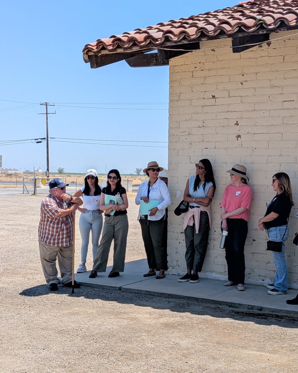 La semana pasada, la directora del DPR, Karen Morrison, y su equipo se unieron al Centro sobre Raza,
Pobreza y Medio Ambiente (CRPE), miembros de la comunidad y colegas de OEHHA, CARB y las Juntas
del Agua de CalEPA para un recorrido por el condado de Kern.