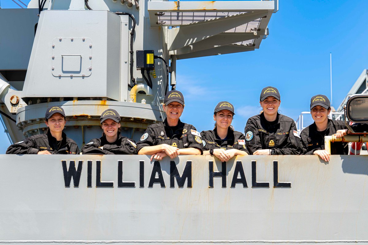 RoyalCanNavy's tweet image. 🚢 #HMCSWilliamHall is home!
After a successful deployment on #OpCARIBBE, the crew returns to Halifax having helped seize 1,500+ kg of illicit narcotics in the Caribbean Sea.
A proud moment for 🇨🇦 Canadian sailors & 🇺🇸 @USCG partners. #HelpLeadFight