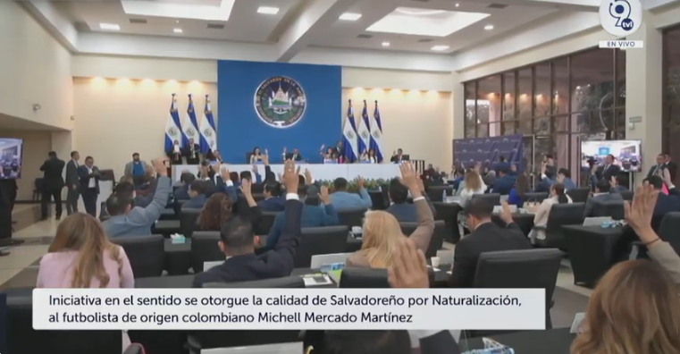 Plenaria | Con 60 votos a favor, pleno legislativo aprueba otorgar la calidad de salvadoreño por naturalización al futbolista Michell Mercado Martínez, de origen colombiano. Foto: señal del canal legislativo.