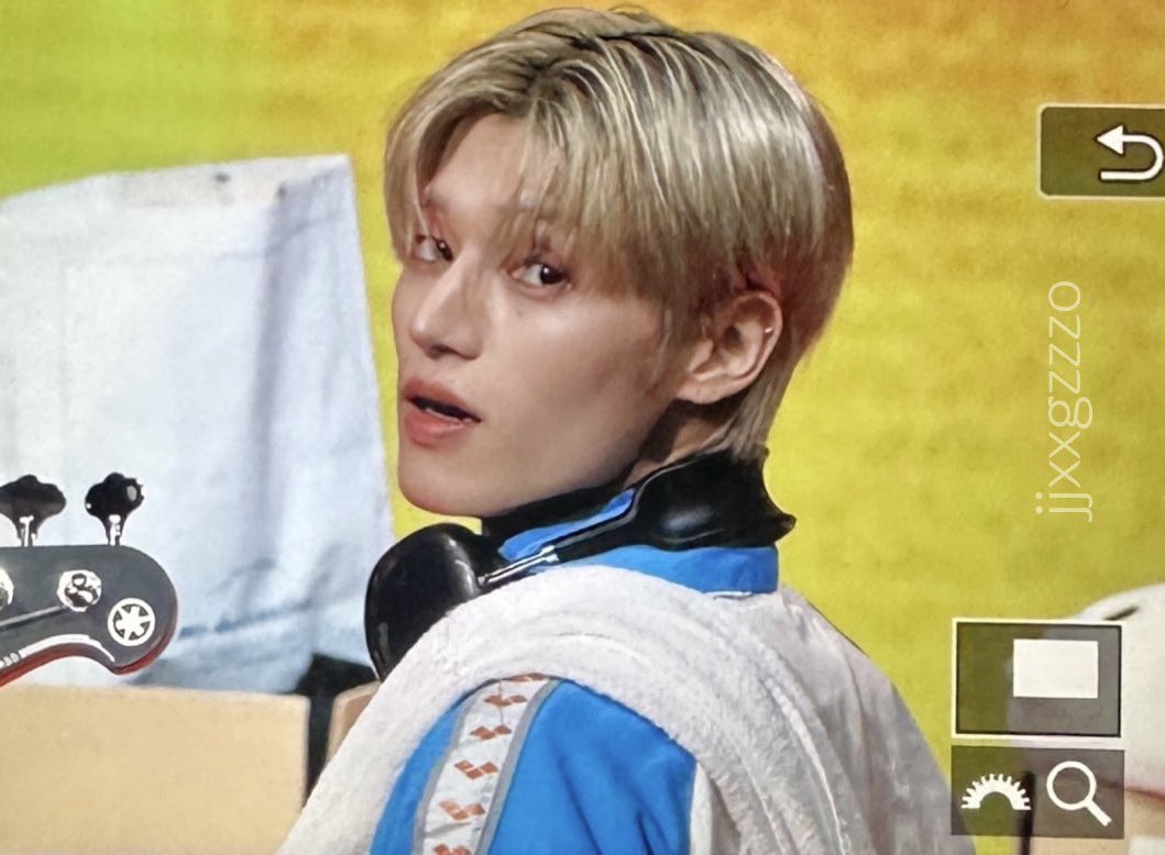 melodicwoo's tweet photo. notice how we’ve never seen them in the same room….. interesting https://t.co/hI6acgNH9l