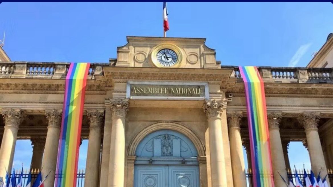 Rooooolaaaaand's tweet image. Assemblée Nationale, France 🌈,
Houses of Parliament, UK 🌈
Reichstag, Germany Zirkuszelt