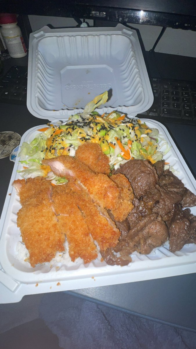 Nft2tall's tweet photo. The end of my night was not bad for a broke boy. #Arf #SappySeal #NightsOut #Hawaiian https://t.co/5aYu4cx7iu