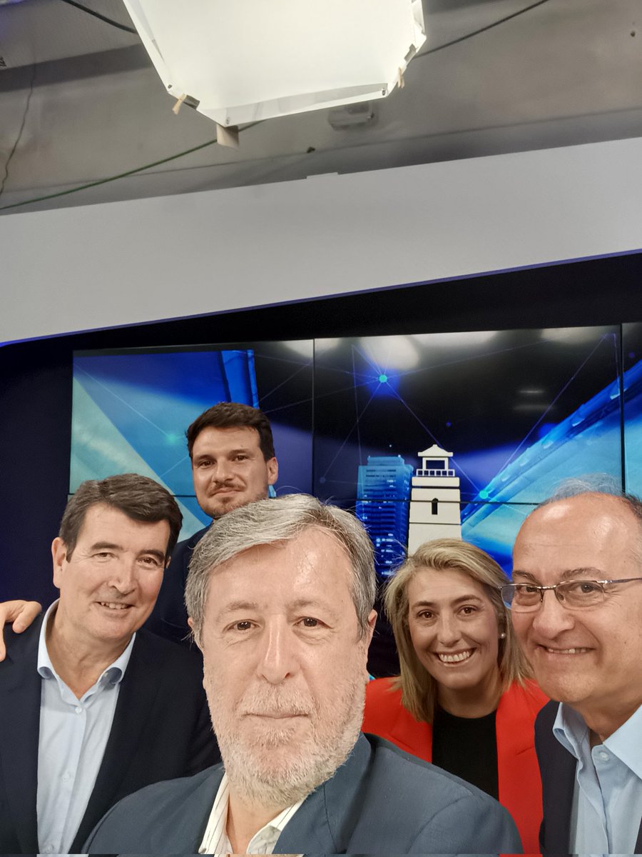 Y hoy en #ElFaro <a href="/la8mediterraneo/">La 8 Mediterráneo</a> plantel de lujo con <a href="/sabater_david/">David Sabater</a> <a href="/joancalabuig/">Joan Calabuig Rull</a> <a href="/ElisaNunez_S/">Elisa Núñez</a> y <a href="/Fginer/">Fernando Giner 🇪🇸</a>