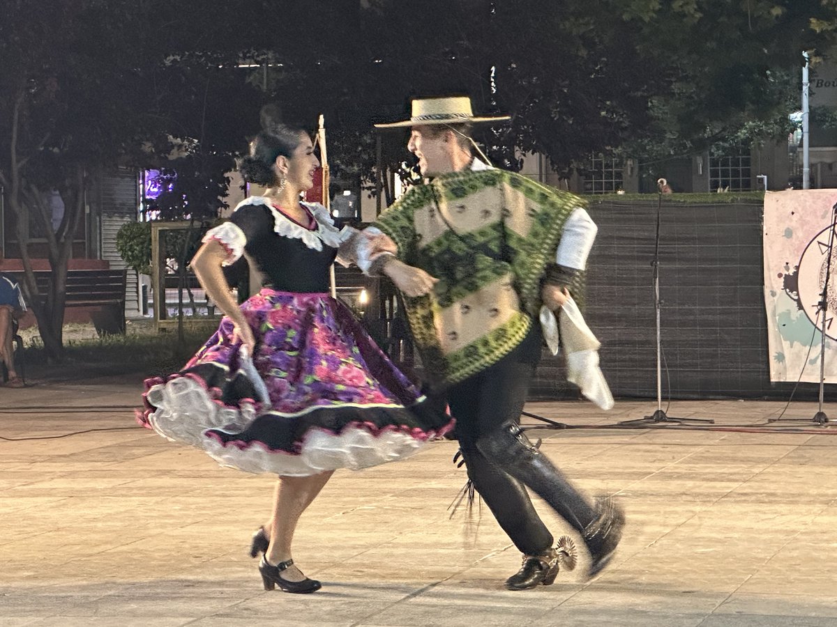 El 29 de junio sigue la gira por Grecia del Ballet de la I. Municipalidad de La Serena con actuaciones en Volos y Almiroz. Ello, en el marco de proyecto <a href="/diracchile/">DIRAC</a>, con apoyo de los organizadores griegos y del Ballet. El programa sigue en ciudades de Grecia continental e insular