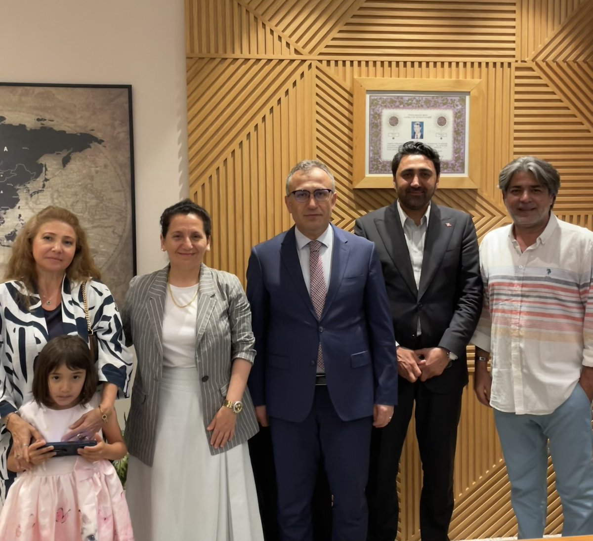 GulcanErtekin's tweet photo. 📚🖋️⚖️ TÜRKAD Yönetim Kurulu olarak hac farizasını yerine getirerek, kutsal topraklardan dönen Ak Parti Merkez Disiplin Kurulu Başkanımız ve TÜRKAD Başkanı Av. Dr. Mehmet Sarı’yı ziyaret ettik ve yönetim kurulu toplantımızı gerçekleştirdik.

Hayırlara vesile olmasını dilerim… https://t.co/rXu1re0rNo
