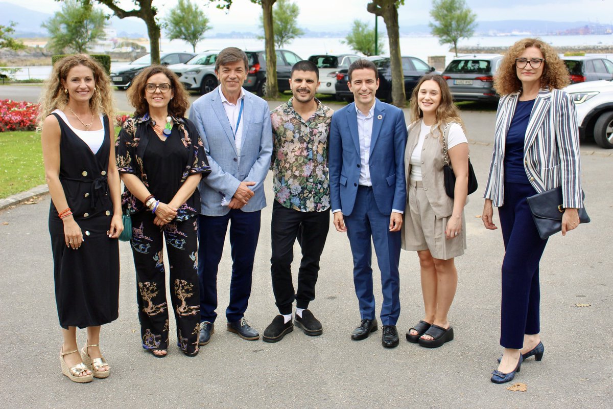 📸 Esta tarde, el secretario general <a href="/pedro_casares/">Pedro Casares</a> y miembros de la Comisión Ejecutiva Autonómica han acudido a la entrega a Rodrigo Cuevas del XVII Premio “La Barraca” de la <a href="/UIMP/">UIMP</a> a las Artes Escénicas.