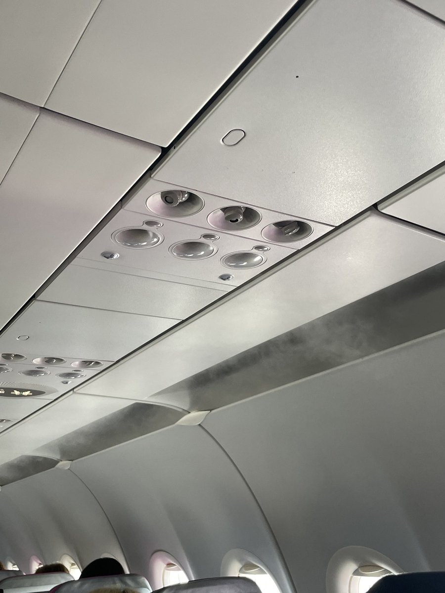 nagib2000's tweet photo. Airlines are controlling your mind you with this smoke, stand up against the smoke, do not let yourself be influenced by the smoke https://t.co/tAJ3UHhvRQ