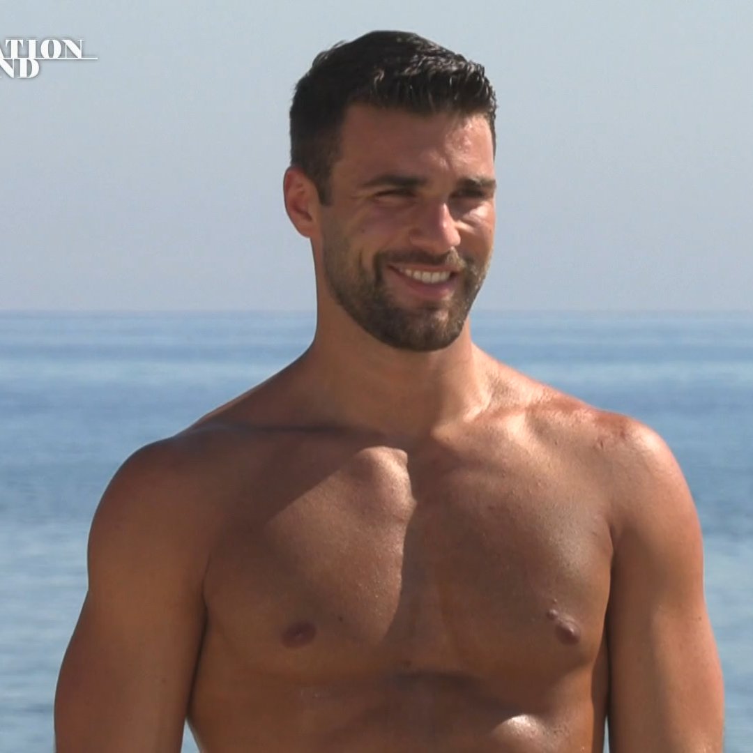 hey_threshold's tweet photo. ma minchia! 

#temptationisland https://t.co/fICRCKh828