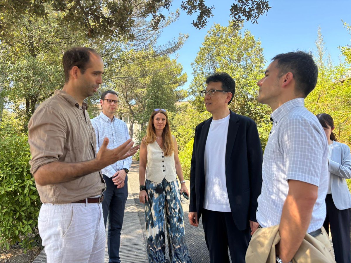 Métropole Aix-Marseille-Provence (@ampmetropole) on Twitter photo Une délégation japonaise en visite au Technopôle de l’Arbois ! 🦚
🇯🇵 La délégation municipale de Kumamoto, ville jumelée avec <a href="/aixmaville/">Aix-en-Provence</a>, s’est rendue ce jeudi sur l'équipement métropolitain. Cette rencontre a permis de mettre en lumière les nombreux points communs entre nos Une délégation japonaise en visite au Technopôle de l’Arbois ! 🦚
🇯🇵 La délégation municipale de Kumamoto, ville jumelée avec <a href="/aixmaville/">Aix-en-Provence</a>, s’est rendue ce jeudi sur l'équipement métropolitain. Cette rencontre a permis de mettre en lumière les nombreux points communs entre nos