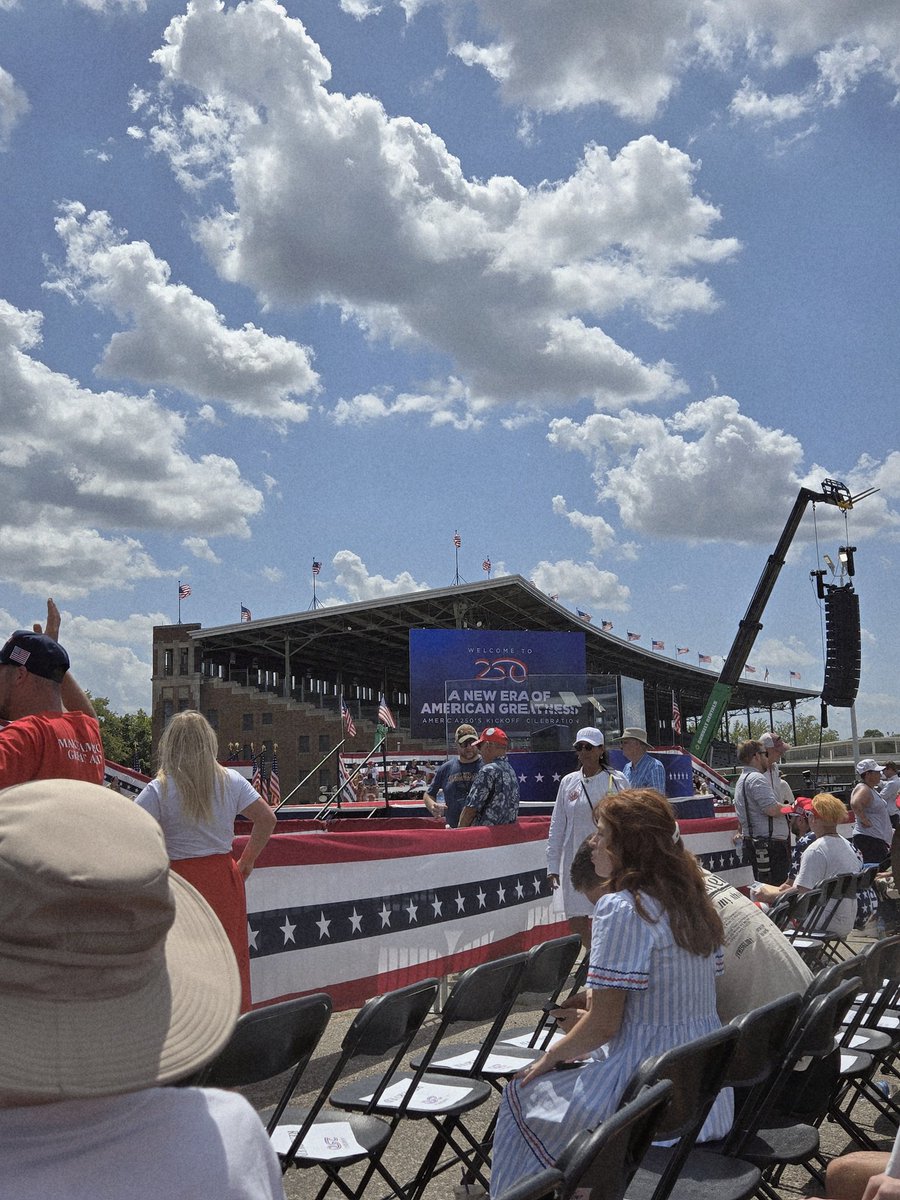 kickfliphominid's tweet photo. Iowa state fairgrounds waiting for @realDonaldTrump #America250 #itpassed https://t.co/TM6L8ZAKTr