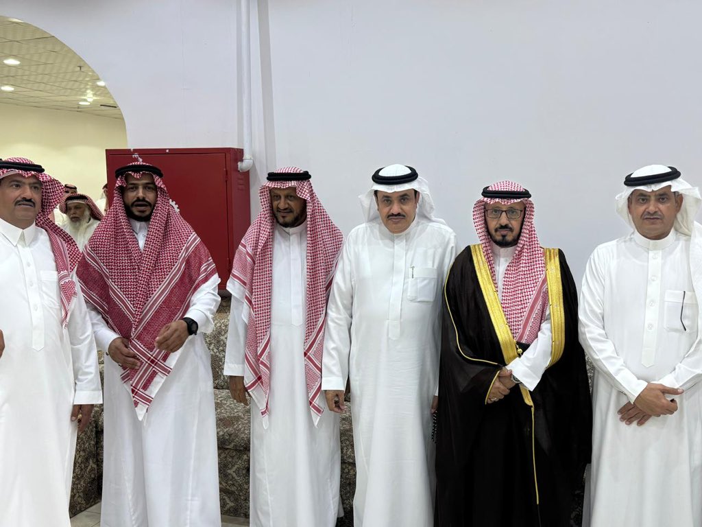 احتفل الأستاذ عبدالله بن علي بن عبدالله بن عبدالقادر الحذيفي مساء اليوم ( الخميس ) بزفافه على إبنة الأستاذ عبدالمنعم بن عبدالله بن عبدالقادر الحذيفي وذلك بقصر البهاء ببحر ابوسكينة ، بحضور الأهل والأقارب والاصدقاء ..
بارك الله لهما وبارك عليهما وجمع بينهما في خير 
الف مبرووووووكـ