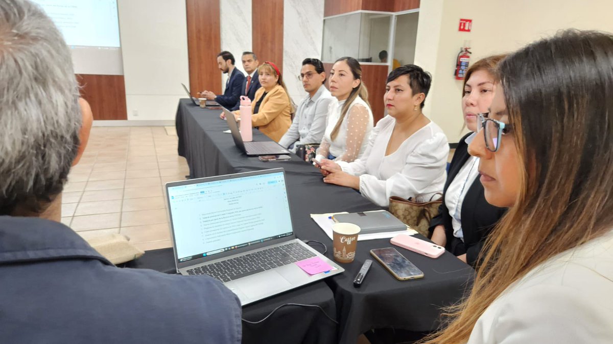 Hoy iniciaron los trabajos de la convocatoria interuniversitaria <a href="/Oaxaca_Emprende/">Oaxaca Emprende 2025</a> para su edición 2026, y nosotros estamos preparando todo para demostrar el #OrgulloUTVCO, una vez más 👏🏼👏🏼🎉🙌🏼