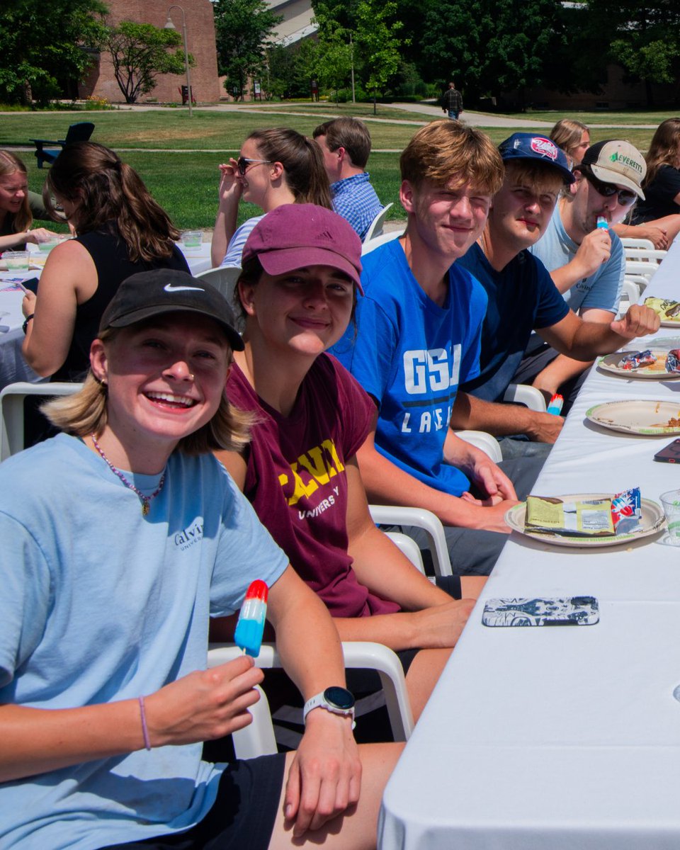 Calvin_Uni's tweet image. On Wednesday, we came together on campus to celebrate both Canada Day and the Fourth of July. It was a joyful kickoff to the long weekend! ✨🎆