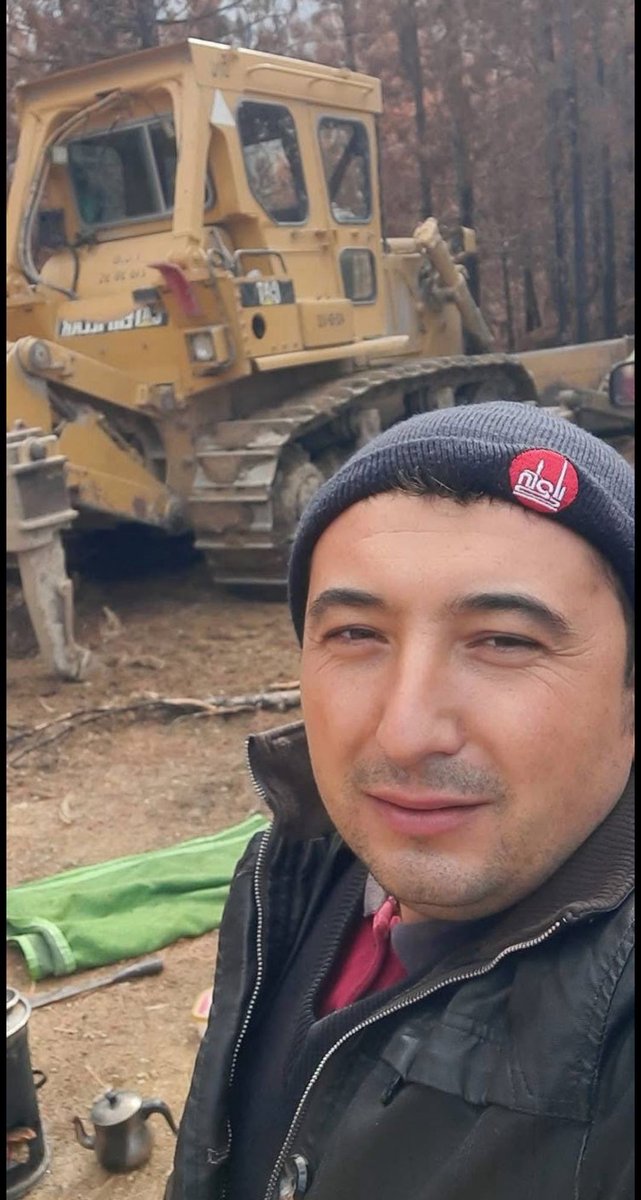 Ödemiş’te yangınla mücadele ederken şehit düşen İbrahim Demir, çocuklarına sahip çıkmak boynumuzun borcudur. Antin kuntin adamların isimlerini haberde geçirmek için 40 takla atıp senden sadece dozer operatörü diye bahseden meslektaşlarım adına özür dilerim. Ruhun şad olsun.