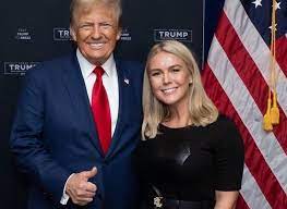 عن العُهر الأمريكي حين يستخدم اسم الله!

متحدثة البيت الأبيض، كارولين ليفيت، كتبت بعد لقائها عددا من أسرى العدو السابقين في غزة:

"تشرفتُ بلقاء مجموعة أخرى من الرهائن الشجعان المحرّرين من غزة. إن الأهوال التي عانوها في أسر حماس لا تُصدّق، لكن قوّتهم وإيمانهم بالله طوال الرحلة