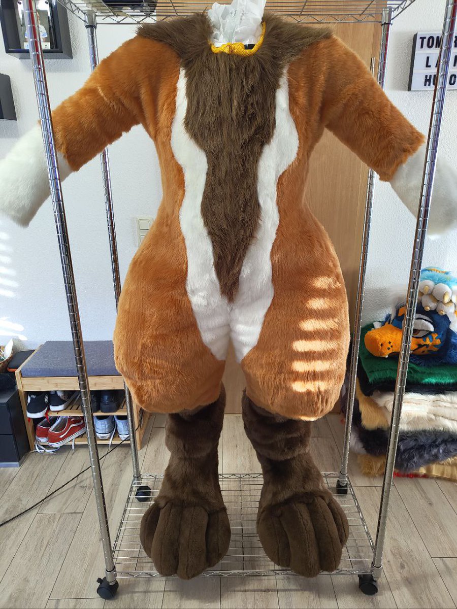TinyKobl's tweet photo. Bodysuit commission done for MafunDi 

- Fully lined Digitigrade indoor Feetpaws
- Hidden lined front zipper 
- leg paddings are sewn in with a zipper for the stuffing
Turned out so great

#fursuitmaker #fursuit #furry #furryfandom #fursuiter #fursuiting #furries #fursuitmaking https://t.co/IngTRQczHY