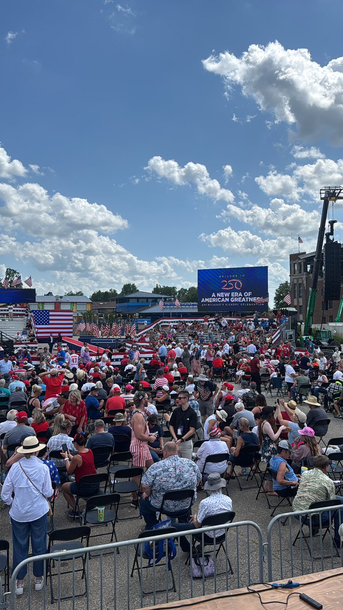 Ironic that they’re playing “All I do is Win” ahead of Trump’s speech tonight in Iowa 😏