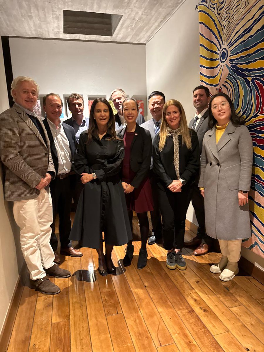 Embajada de Australia en Chile y Ecuador (@ausembcl) on Twitter photo 🍒Tuvimos una provechosa cena con altos representantes de la industria chilena de la cereza, la empresa <a href="/GPGraders/">GP Graders</a> y miembros de las Embajadas de Australia y China, donde se debatió sobre los retos y oportunidades para los productores y exportadores chilenos de cerezas. 🍒Tuvimos una provechosa cena con altos representantes de la industria chilena de la cereza, la empresa <a href="/GPGraders/">GP Graders</a> y miembros de las Embajadas de Australia y China, donde se debatió sobre los retos y oportunidades para los productores y exportadores chilenos de cerezas.