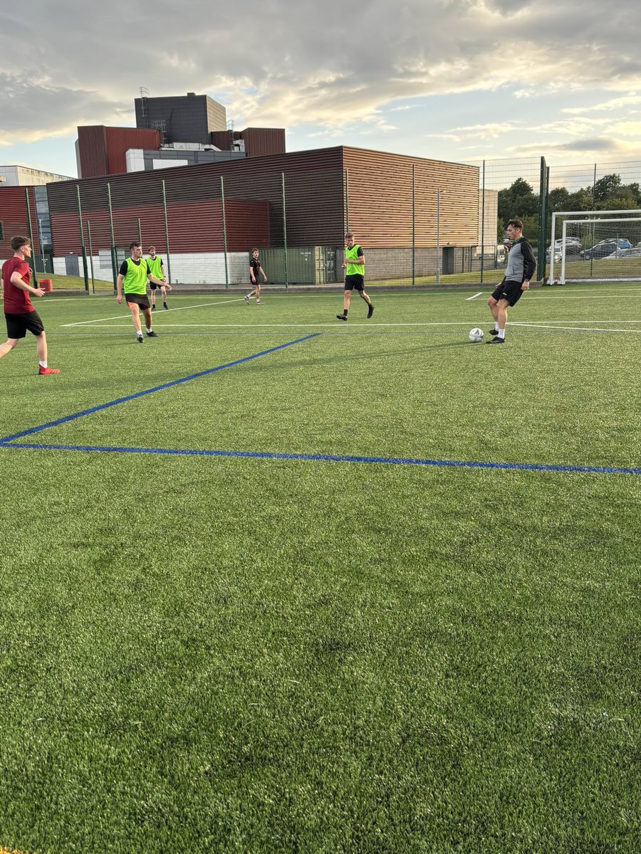 Fantastic session this evening at Cardinal Hume School. Some very promising signs with experienced players alongside those who have played at different levels. 

Start of something special! 🟢⚫️
