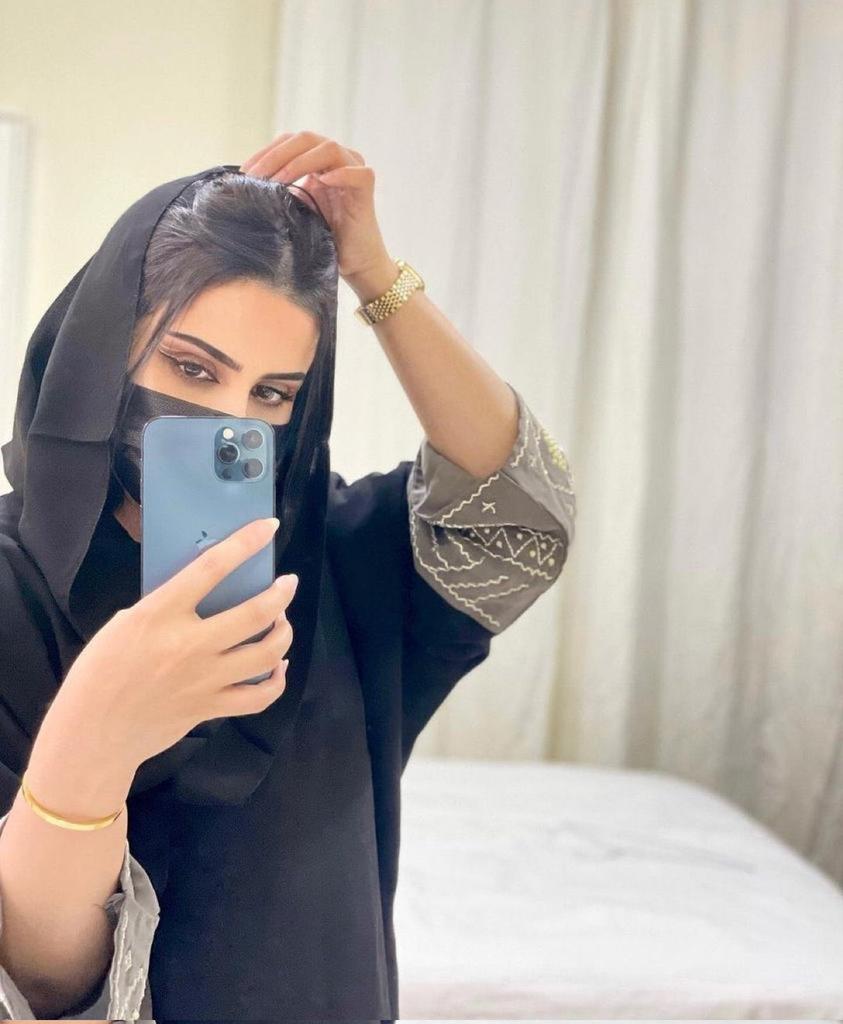 أسرد أبيات من غير تخصيص ولا أسباب
أطلق عنان فكري لـي أبعد حدوده 

أرسل غزل أو حب أو شوق و عتاب
و كل واحد يترجم على حسب موده
#مساءالشوق