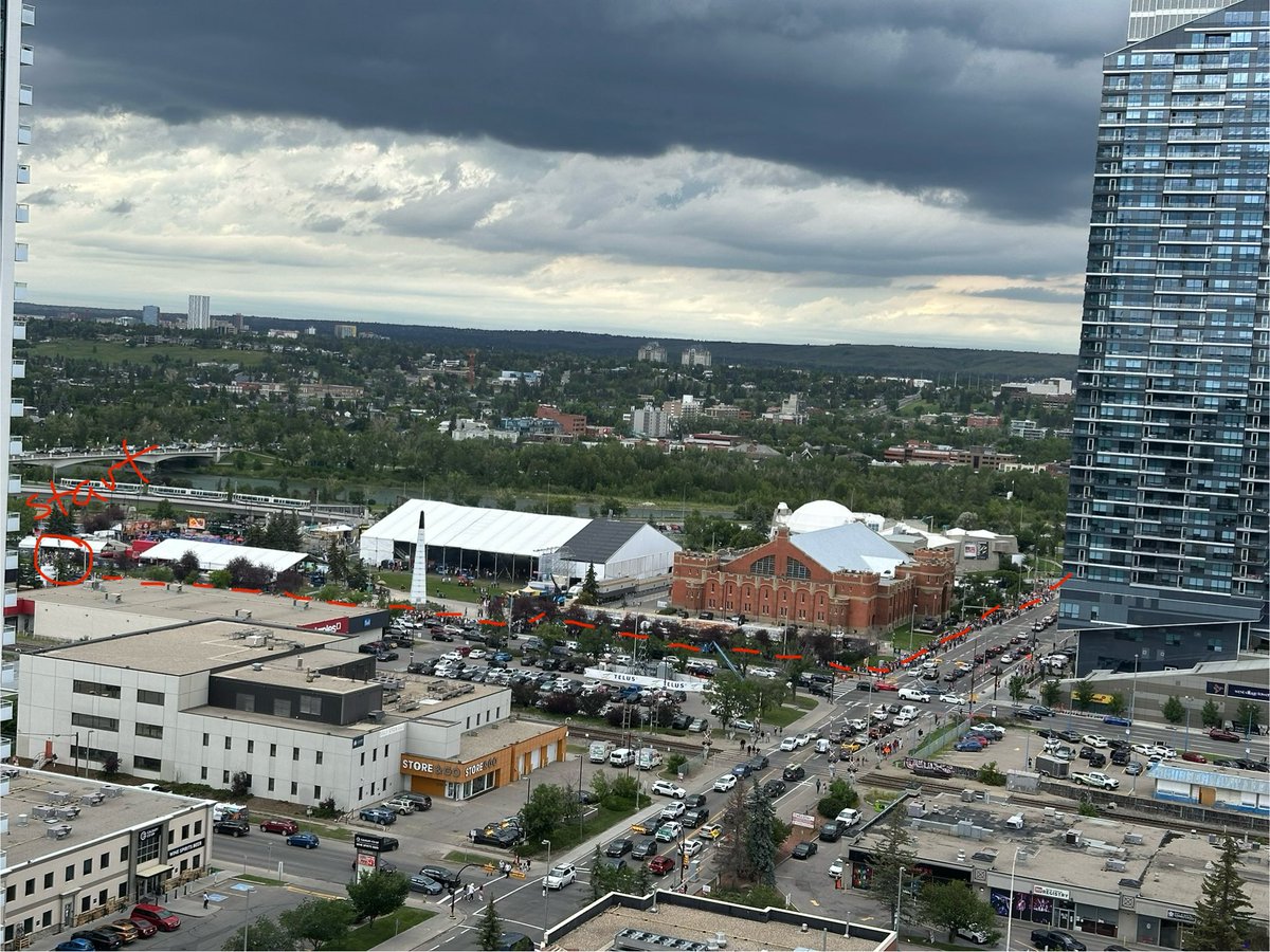 adolwyn's tweet image. Calgary weather really said, “Welcome to Stampede, fools.”
It’s hailing on these folks who are waiting in the longest general admission lineup. (The photo was taken before the hail started)
#yyc