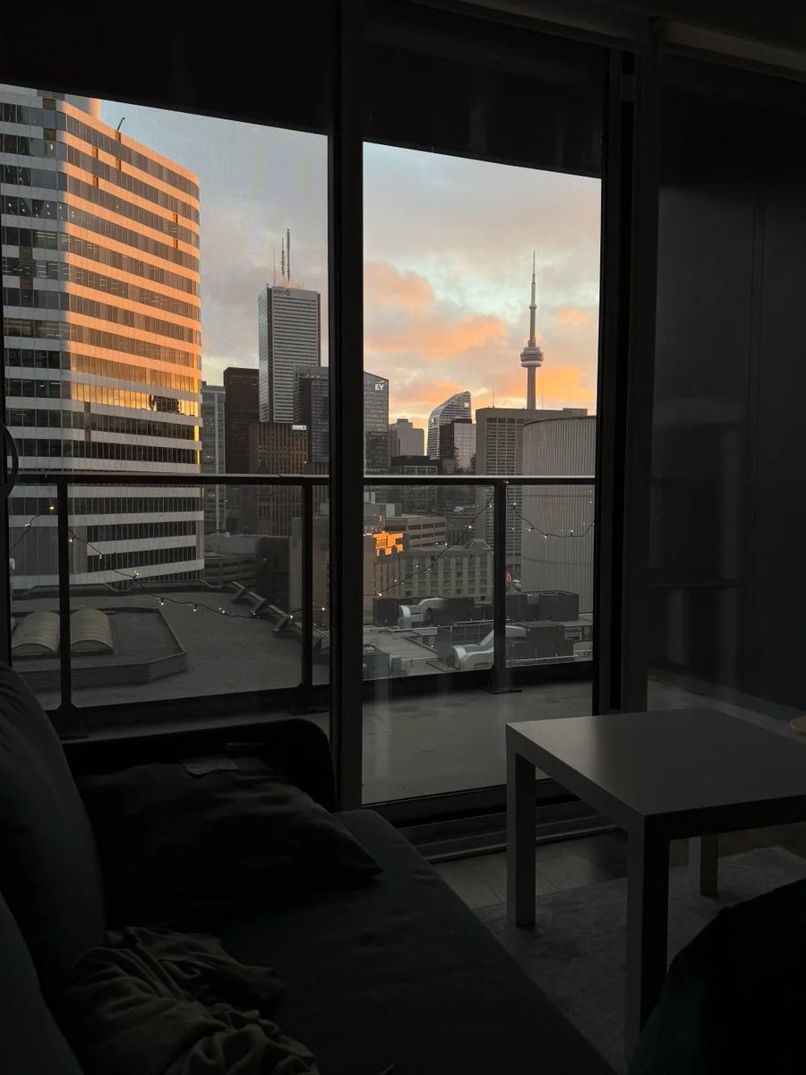 Canada today's beautiful sunset in Toronto
Seeing the beautiful sunset, temporarily forgive the world for a day.🎶🙌