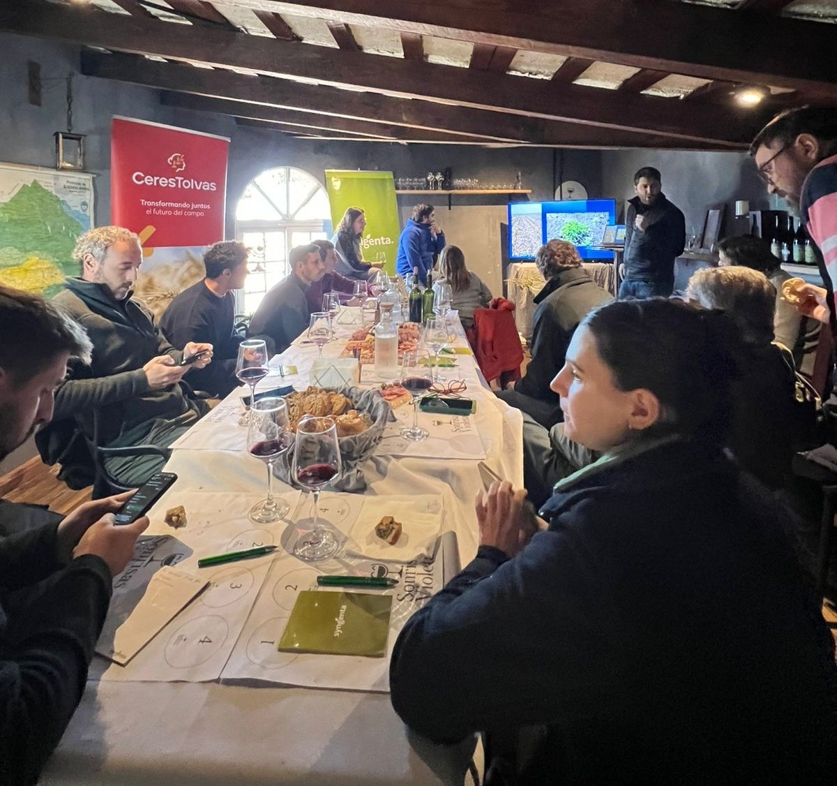 Jonatan Mauro (@jonatanmauro1) on Twitter photo #Taller de intercambio técnico #CeresTolvas
Identificació y diferenciación de #Cruciferas, importante a la hora identificar biotipos resistentes al momento de su control.
#Raigras y que herramientas técnicas usamos para su control!!!
<a href="/Syngenta_ar/">Syngenta Argentina</a> #Taller de intercambio técnico #CeresTolvas
Identificació y diferenciación de #Cruciferas, importante a la hora identificar biotipos resistentes al momento de su control.
#Raigras y que herramientas técnicas usamos para su control!!!
<a href="/Syngenta_ar/">Syngenta Argentina</a>