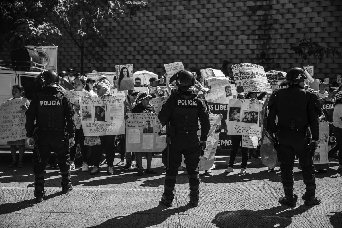 El Faro (@_elfaro_) on Twitter photo La organización <a href="/hrw_espanol/">Human Rights Watch</a> instó a la Unión Europea a apoyar "a quienes se resisten a los abusos de Bukele y utilizar sus instrumentos de derechos humanos para fomentar un cambio positivo y garantizar la rendición de cuentas".
Solicitaron, a su vez, imponer sanciones a La organización <a href="/hrw_espanol/">Human Rights Watch</a> instó a la Unión Europea a apoyar "a quienes se resisten a los abusos de Bukele y utilizar sus instrumentos de derechos humanos para fomentar un cambio positivo y garantizar la rendición de cuentas".
Solicitaron, a su vez, imponer sanciones a