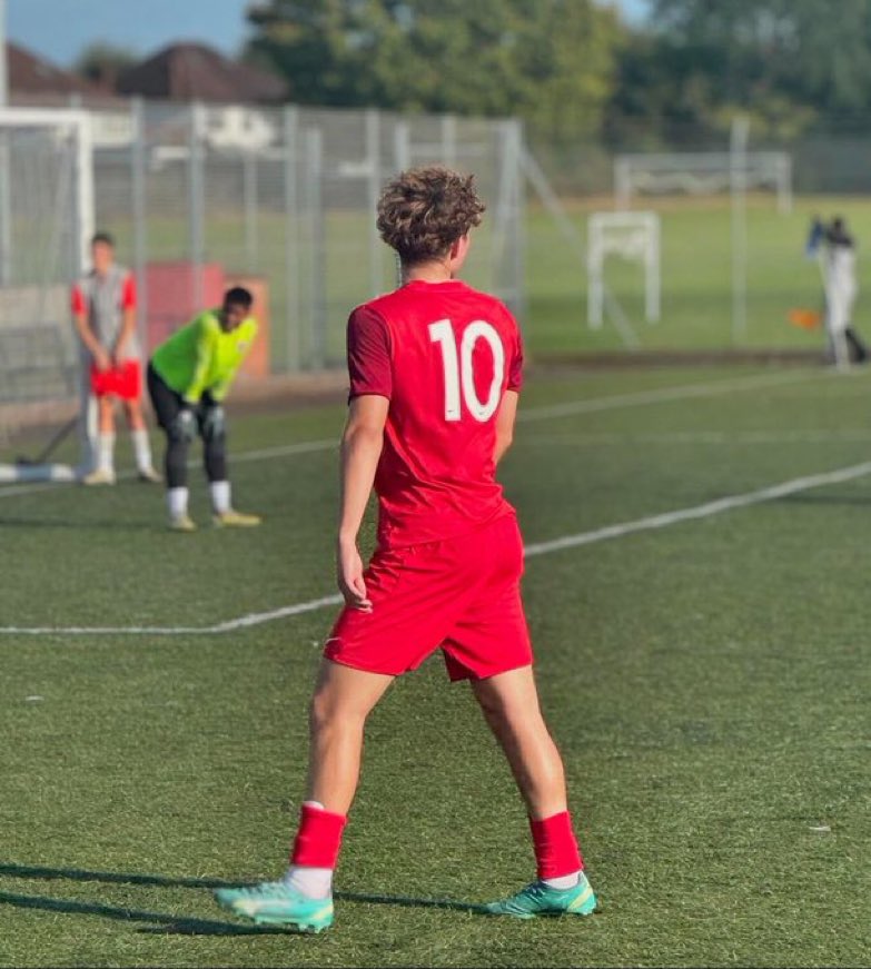 Name: Alex Strugurean 
Age : 17 
Positions : CAM/CM/LW 
Previous Clubs : U19 Moldovan International 🇲🇩, Merstham u18, Petrocub London, Dacia Buicani FC, Wealdstone U23 
Looking for: Step 5+
East London