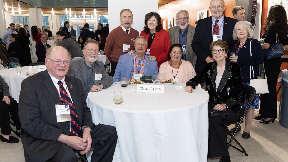brown_alumni's tweet image. #ICYMI | On a weekend filled with tradition, @BrownMedicine held its first 50th Reunion, honored standout #BrownAlumni, and celebrated its newest graduates.
+ Read the full story: bit.ly/3I8YP00
+ Get involved with the Medical School: bit.ly/4esu2Hq