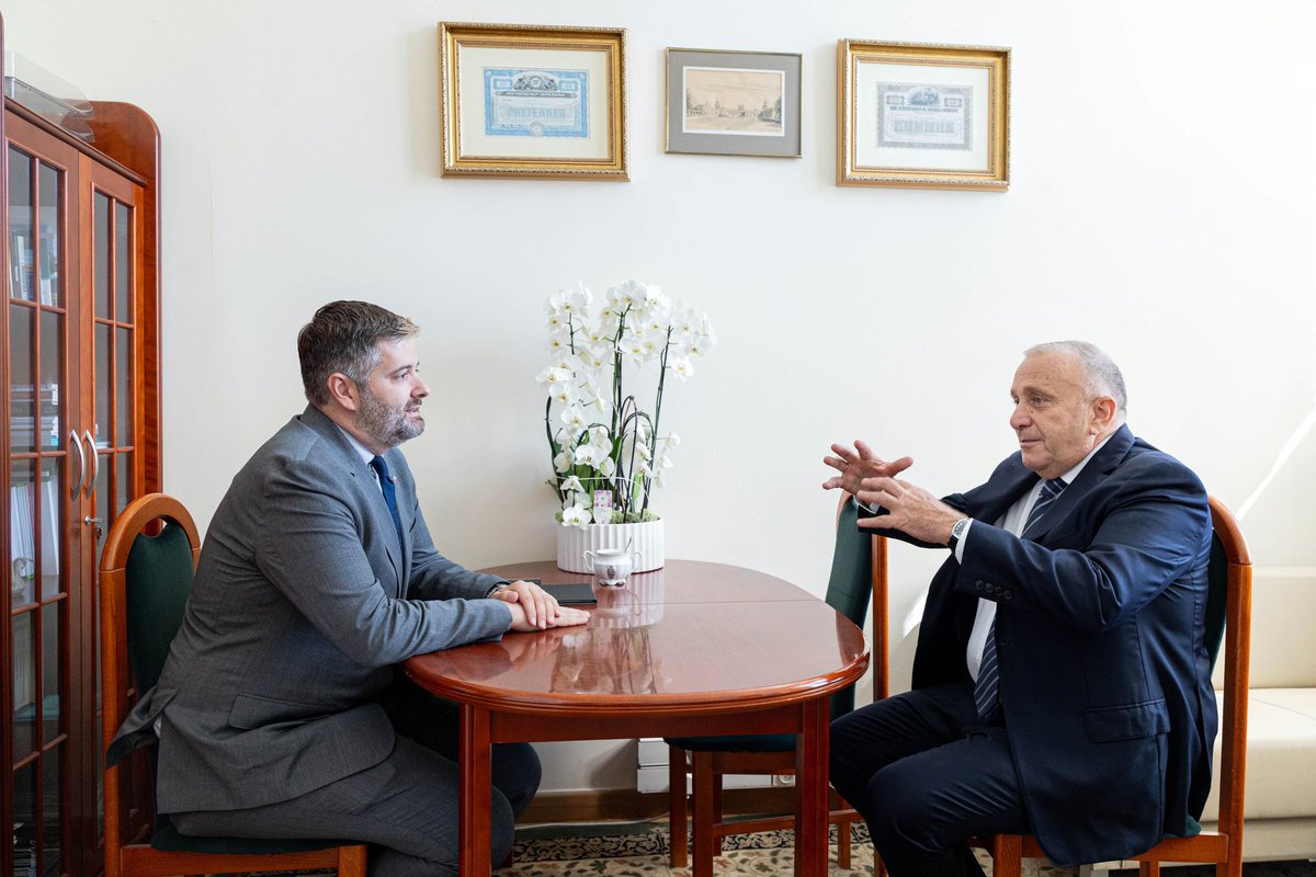 Drilon S. Gashi (@dsgashirks) on Twitter photo I had the pleasure of meeting earlier today <a href="/PolskiSenat/">Senat RP 🇵🇱</a> Foreign Affairs Committee Chairman, Senator Grzegorz Schetyna (<a href="/G_Schetyna/">Grzegorz Schetyna</a>). We discussed security and EU integration for the Balkans, and his past background and experience engaging with Kosova. I greatly appreciated I had the pleasure of meeting earlier today <a href="/PolskiSenat/">Senat RP 🇵🇱</a> Foreign Affairs Committee Chairman, Senator Grzegorz Schetyna (<a href="/G_Schetyna/">Grzegorz Schetyna</a>). We discussed security and EU integration for the Balkans, and his past background and experience engaging with Kosova. I greatly appreciated