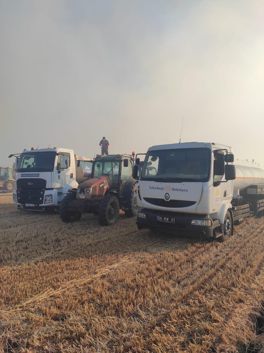 Silivri Balaban mevkinde meydana gelen orman yangınına müdahale için, Sultanbeyli Arama Kurtarma Timi’miz (SAKUT) ve su tankeri araçlarımız ivedilikle bölgeye sevk edilerek yangın söndürme çalışmalarına destek oldu.