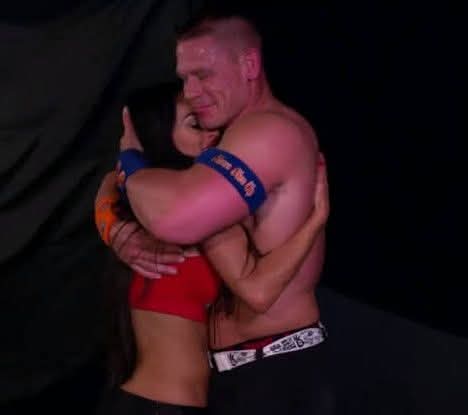 Yo calmando a mi novia de su ataque de pánico que le dio porque la encontré siéndome infiel