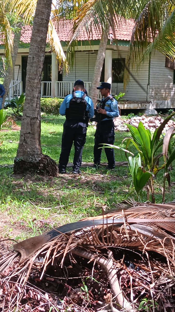 ALERTA!!, Corporación Dinant llama a la Policia Nacional a la zona de Punta Izopo, en la comunidad de Triunfo de la Cruz, para proteger sus "intereses". Esta zona forma parte de la sentencia de la Corte IDH. Amenazando a miembros de la comunidad. Exigimos cumplimiento ya!!