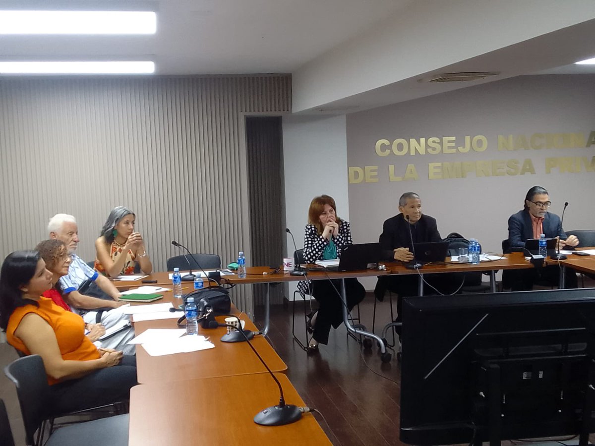 La Comisión de Ambiente del Consejo Nacional de la Empresa Privada #CoNEP se reunió para analizar y estudiar diversos proyectos de normas ambientales 🌿 que actualmente se encuentran en consulta pública por parte del Ministerio de #Ambiente. 🏛️

#ConsejoNacional #ConsultaPública