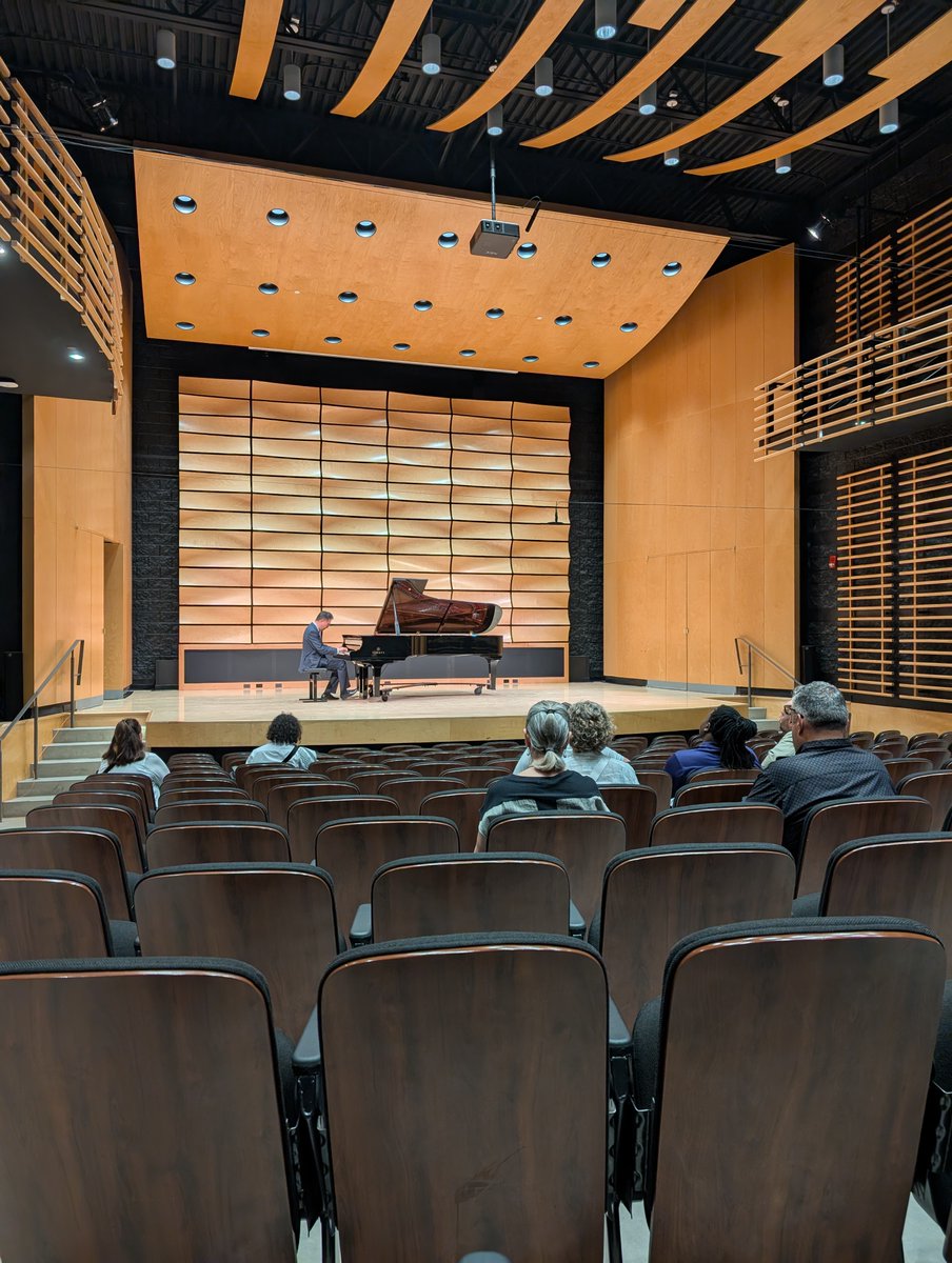 Last week we gave tours to <a href="/WesternU/">Western University</a> Board of Governors! Thanks to everyone who came on this tour led by Dean Michael Kim and to Director of the <a href="/westernulibs/">Western Libraries</a> Music Library, Brian McMillan who insightfully showcased details on special collections!
Details: lib.uwo.ca/music/specol.h…