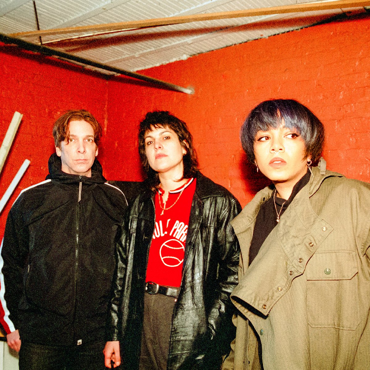 for all things new record Animal Hospital, right this way 👯‍♀️
linktr.ee/ganser