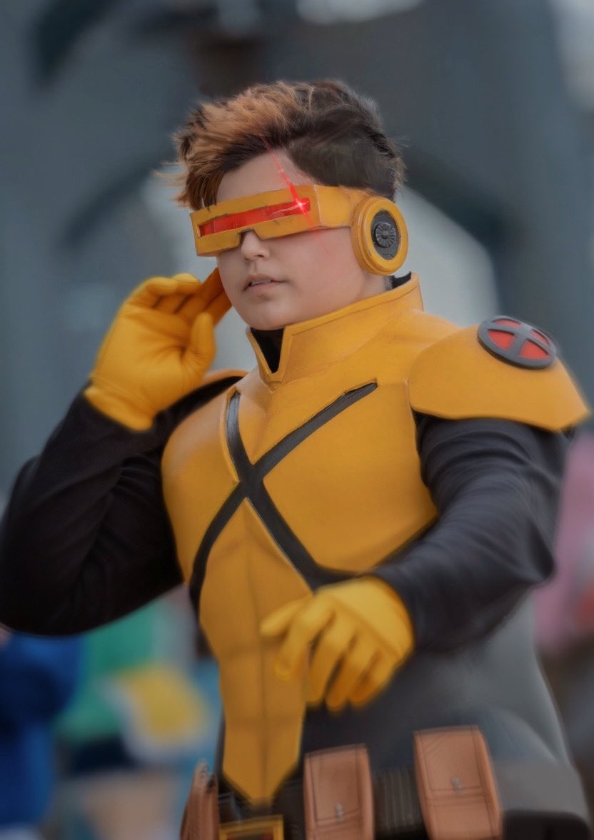 scott summers :3

#xmencosplay #uncannyxmen
suit by — knightley_studios
photo by — hovermediacosplay
model — yours truly