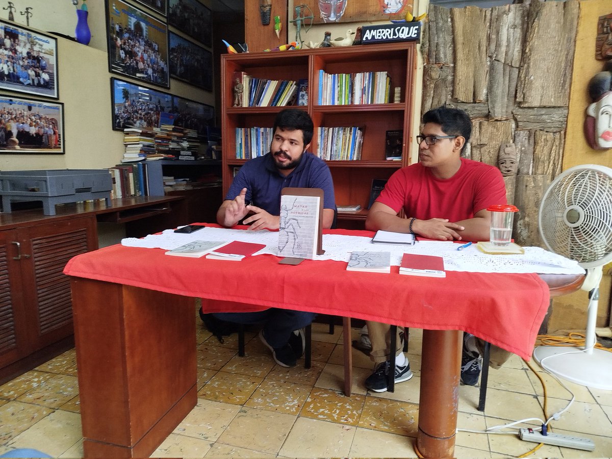 tacnaeditorial's tweet photo. Esta mañana matamos hormigas con cuentos.
Gracias a César Andrés Zeledón por Matar a las hormigas y a  Casa del Libro por abrir el espacio.
Hablamos de memoria, muerte e insomnio.
La literatura sigue ocurriendo.

#MatarALasHormigas #LiteraturaNica https://t.co/u6FQjZNdQo