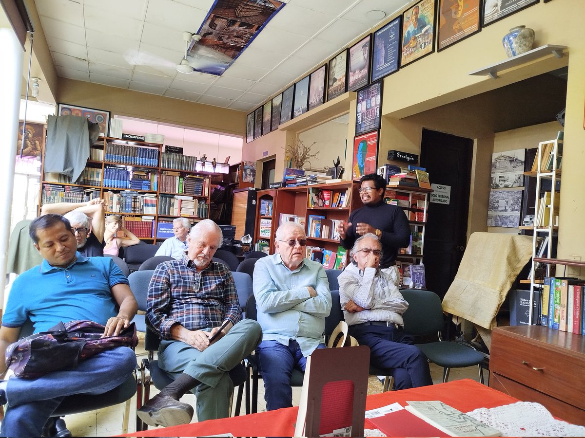 tacnaeditorial's tweet photo. Esta mañana matamos hormigas con cuentos.
Gracias a César Andrés Zeledón por Matar a las hormigas y a  Casa del Libro por abrir el espacio.
Hablamos de memoria, muerte e insomnio.
La literatura sigue ocurriendo.

#MatarALasHormigas #LiteraturaNica https://t.co/u6FQjZNdQo