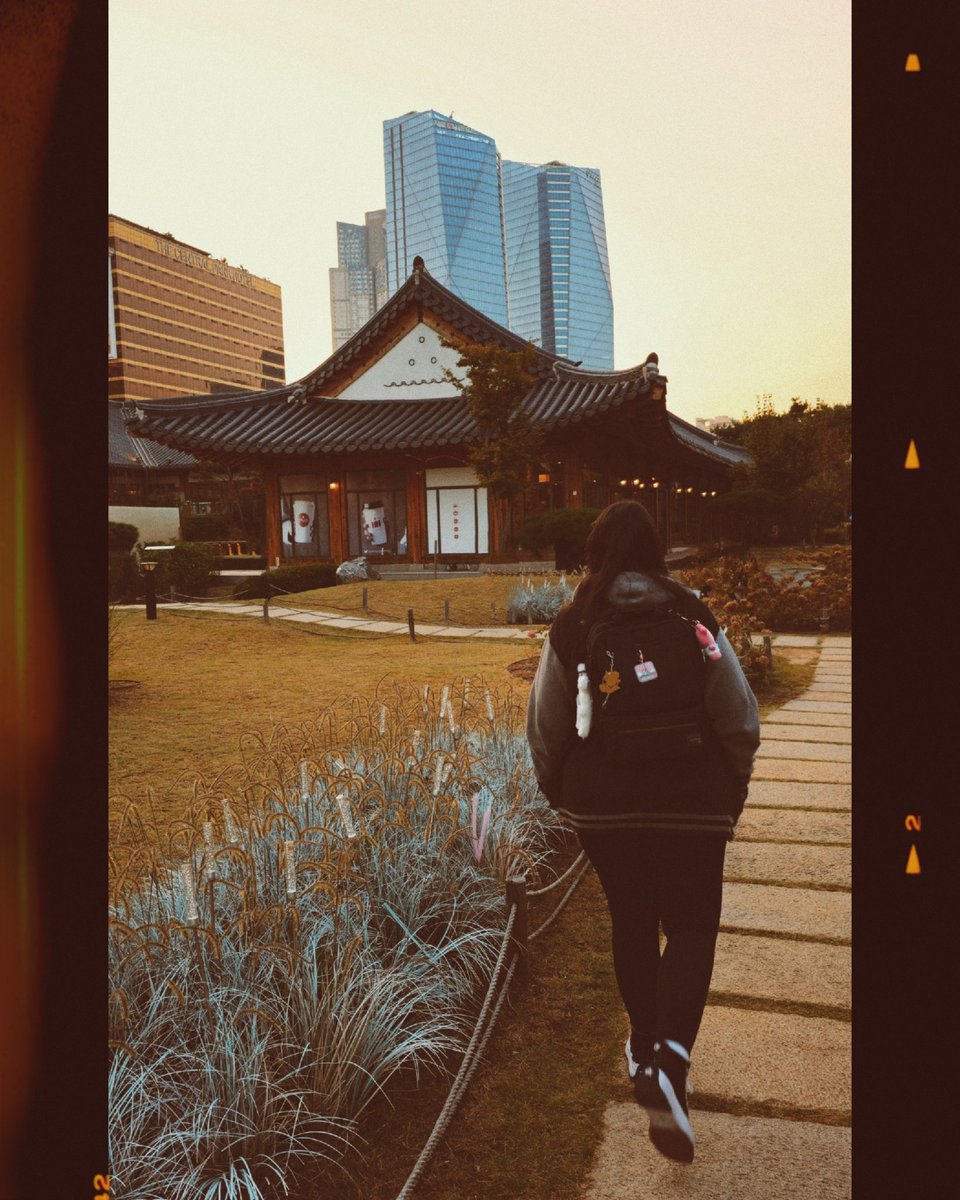 Otra foto mía en Corea, para que no se me bloquee la cuenta otra vez 💙🖤