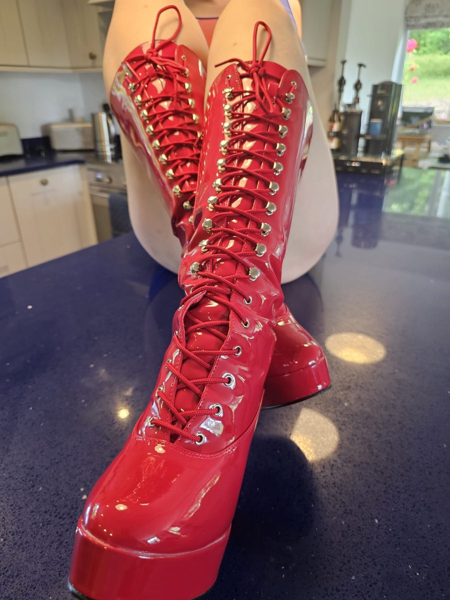 NEW audio file! 
Cum for My Red Patent Boots - A Teasing JOI Countdown 
loyalfans.com/captured_kerry 
Are you ready to worship every inch of my shiny red patent boots while you stroke for me, darling? 
In this 6 minute JOI, I’ll guide your hand as you imagine licking, kissing, and