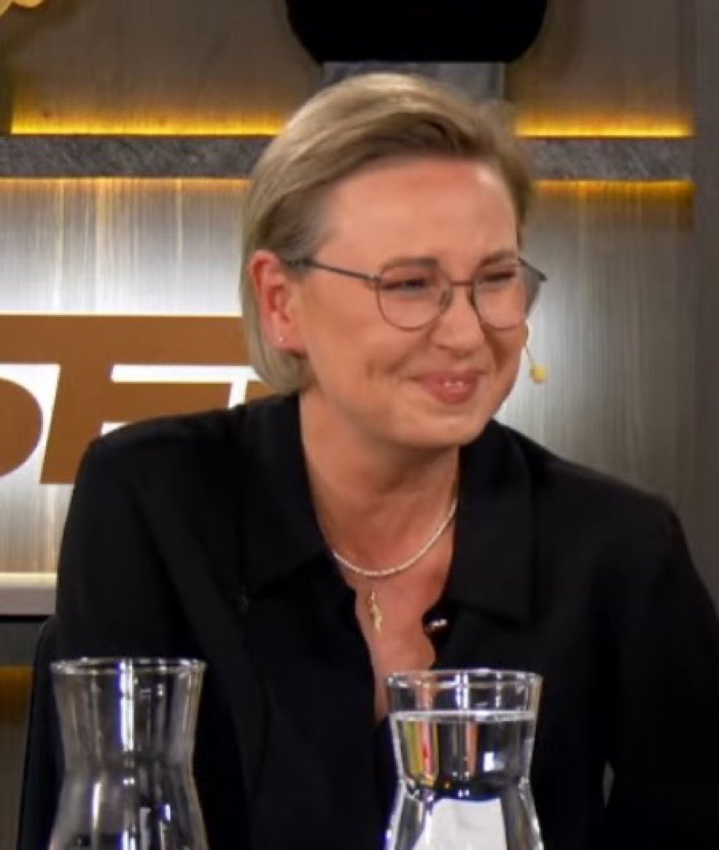 Palucki_B's tweet image. Wyjątkowa postać. Jak to możliwe, że przez tyle czasu nikt jej wcześniej nie odkrył.

Buta, arogancja, chamstwo, ciągłe przerywanie, niekompetencja.