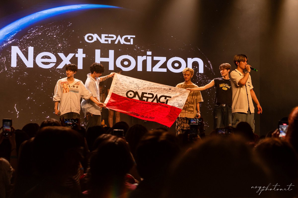ViewoftheArts's tweet image. MUSIC - ONE PACT: NEXT HORIZON in WARSAW
One Pact in Poland was absolutely incredible!
📸 Images © Asya Photoart
#ONEPACT #원팩트
#NEXT_HORIZON #viewofthearts #Warsaw #One_Pact_in_Poland
